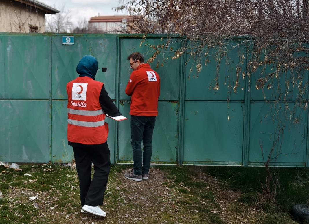 Kızılay Karatay, Ramazan’ın ilk günü 130 ailenin yardımına koştu 3